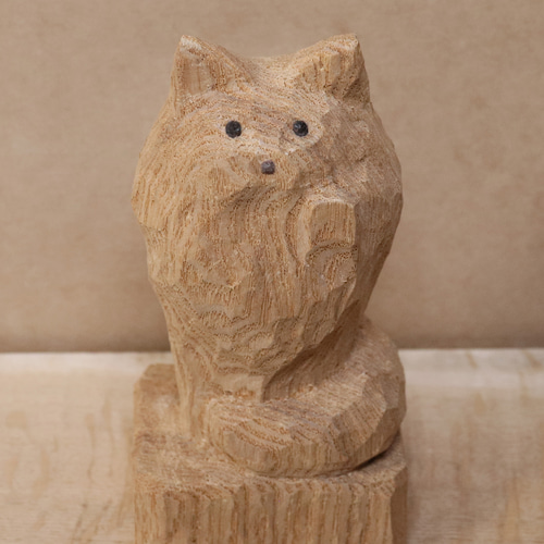 招き猫（左手）木彫り 木製 ネコの置物 インテリア雑貨（木材：タモ