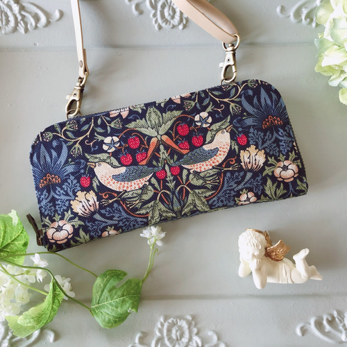 かわいい布で作ったスマホも入るお財布ショルダー 軽量なのに大容量