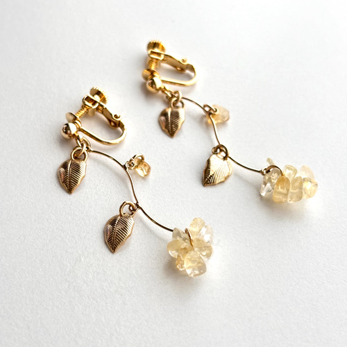 シトリン】天然石さざれ お花のゆらゆらイヤリング（ピアス
