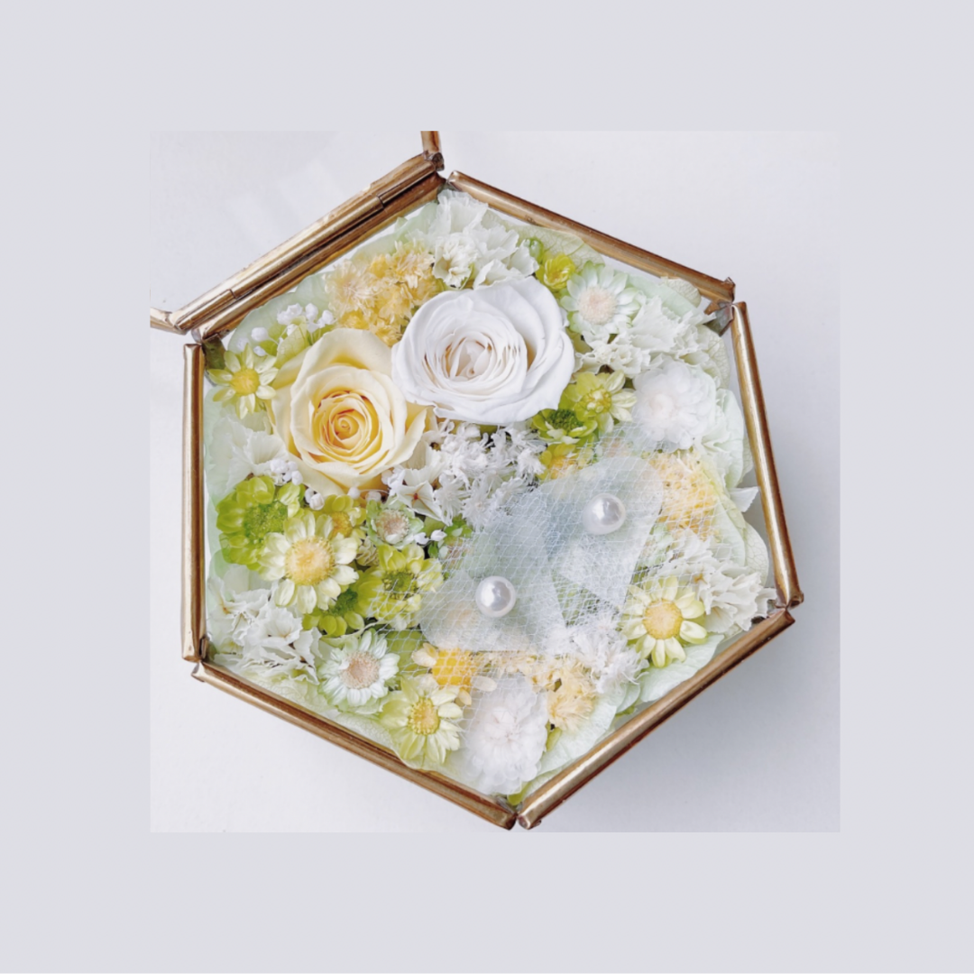 【爽やかな朝の光・約束のとき】リングピロー・ヴィンテージ風ガラスケース・プリザーブドフラワー