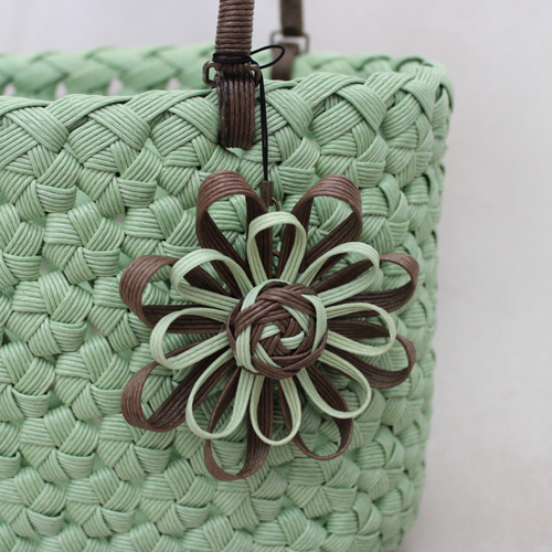 花編みかごバッグM パステルグリーン クラフトバンド かごバッグ 野々