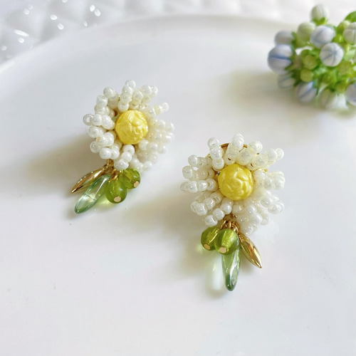 カモミール】フラワーピアス/イヤリング 〈カミツレ〉 ピアス（その他 