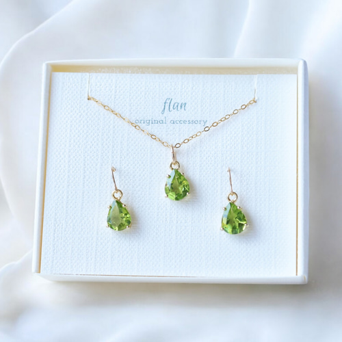 14kgfペリドットのひと粒雫チャーム