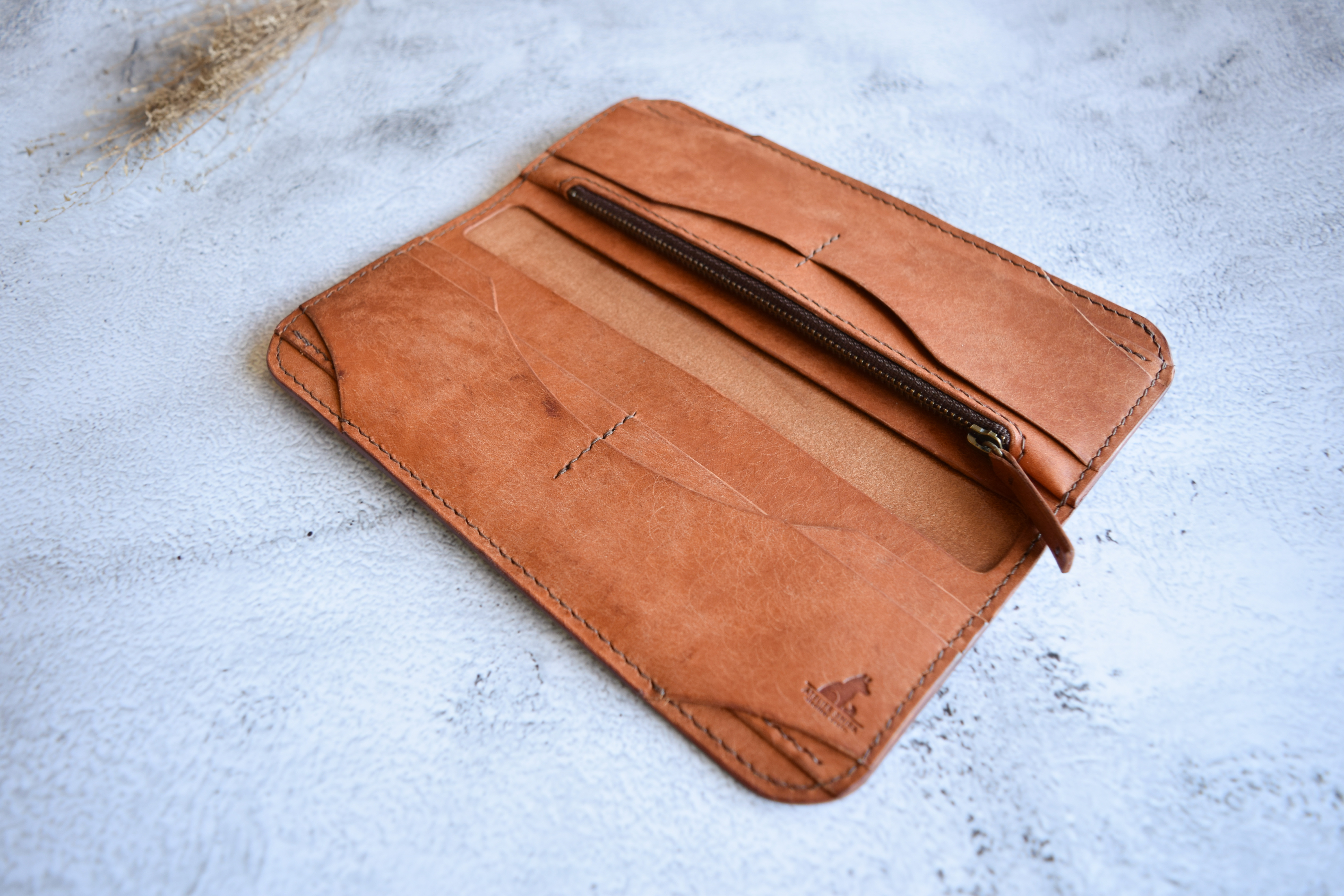 スリム薄型長財布　本革　ｲﾀﾘｱﾝﾚｻﾞｰ　Brown　ブラウン