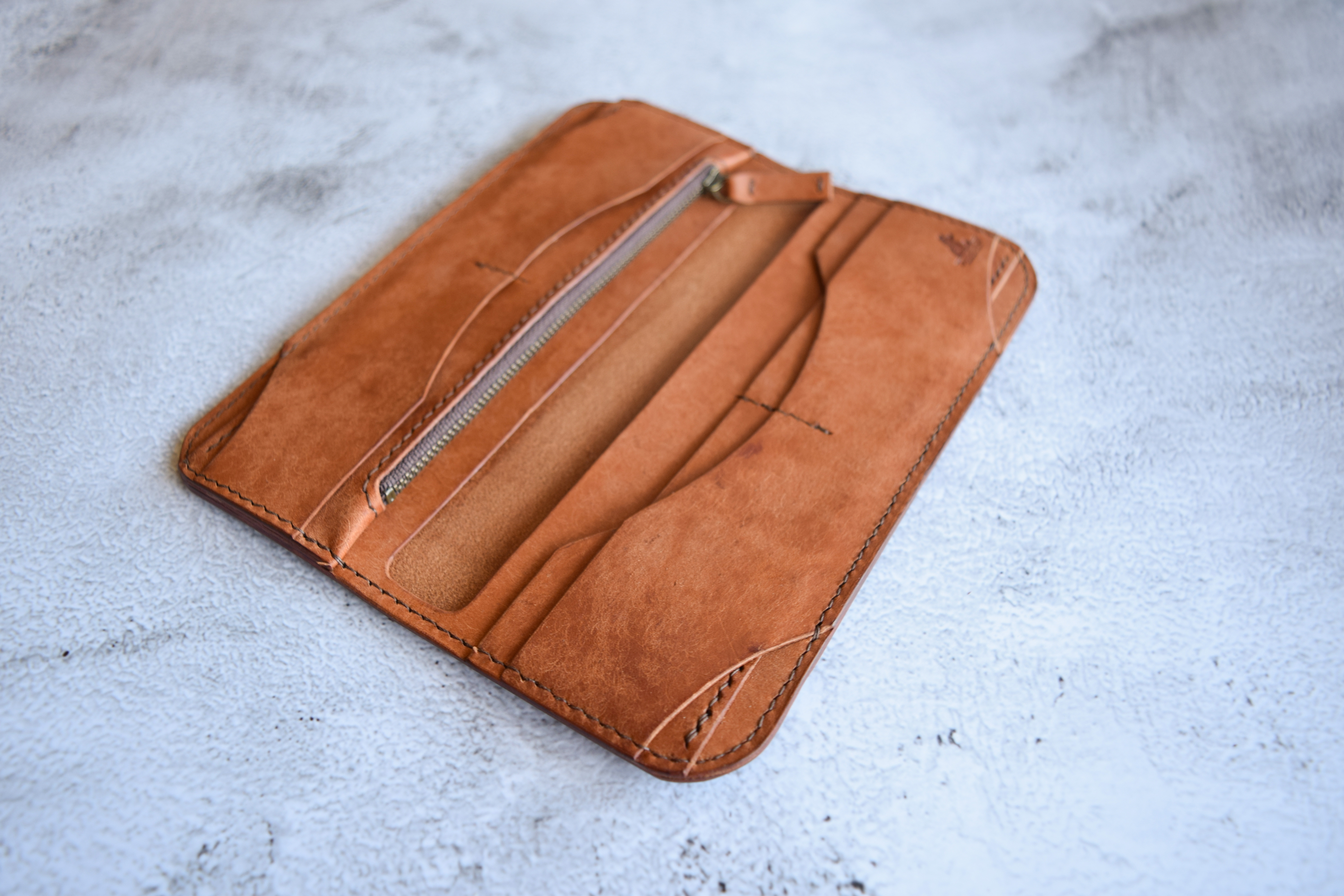 スリム薄型長財布　本革　ｲﾀﾘｱﾝﾚｻﾞｰ　Brown　ブラウン