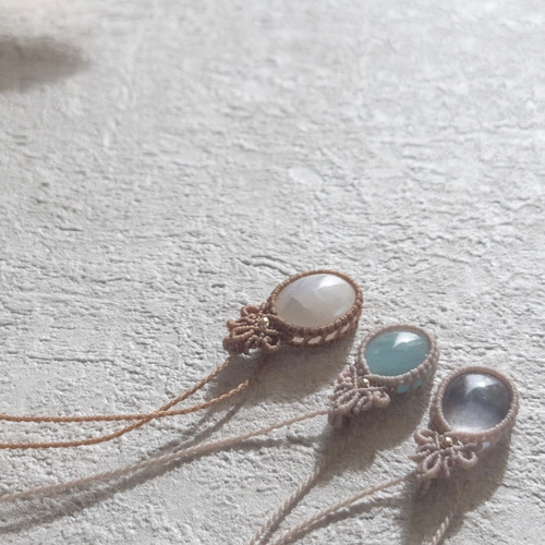 受注制作】2色のマクラメプチペンダント