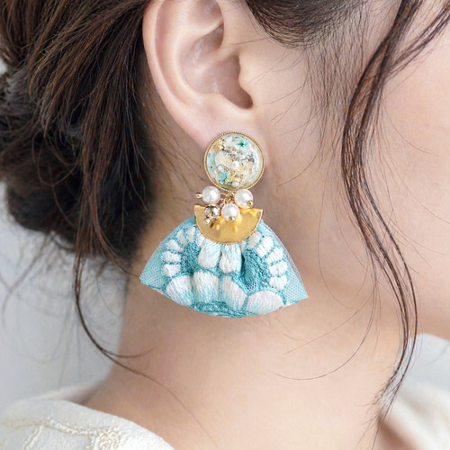 pumpulipuikko OHANA イヤリング　ブルータッセル　刺繍　ビーズ 大ぶりチュールインド刺繍リボンタッセルピアス/イヤリング イヤリング