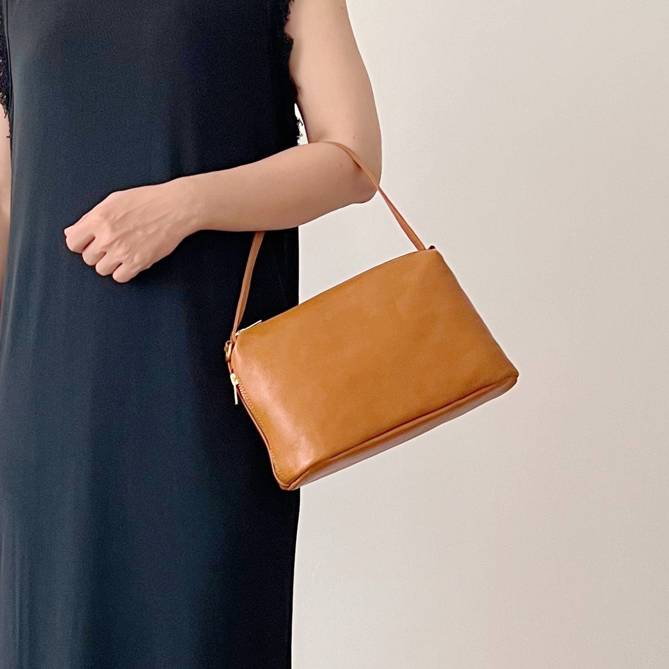 【大人の軽量２wayバッグ★本革製肩掛け】 柔らかいショルダーバッグ│ストラップ脱着＆可能調節可能│BG-8L