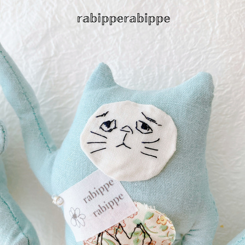 こまり顔猫 ぬいぐるみ 観えにくいちゃん チューリップ刺繍 Sサイズ