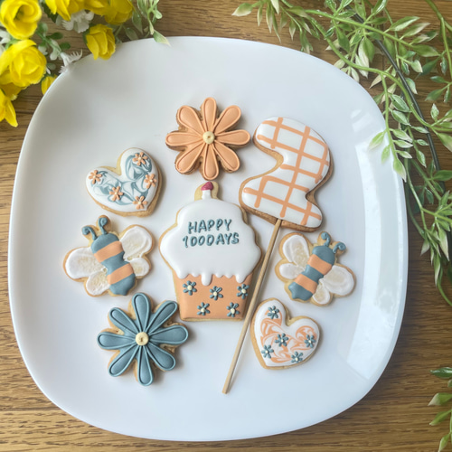 オレンジ×ネイビー】チェックとハチとお花のバースデーアイシング