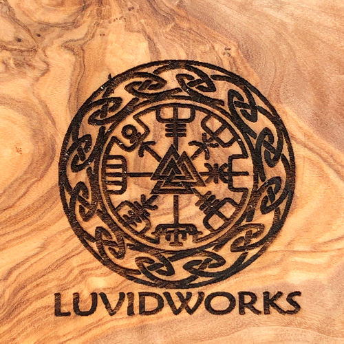 幸せへのメタモルフォーゼ。オリーブウッドで作られたカッティングボード/397新品 幸せへのメタモルフォーゼ。オリーブウッドで作られた