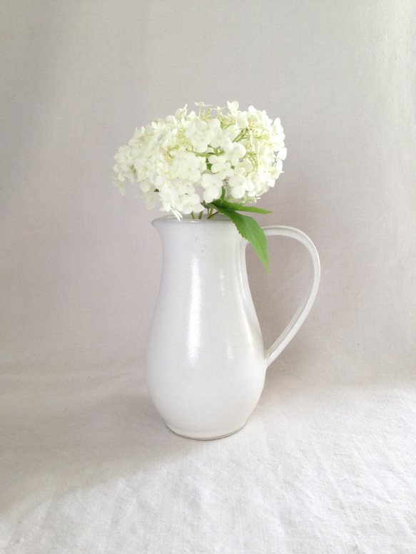 アンティーク好き‼️自由ヶ丘39 白いアンティークピッチャー アンティーク好き‼️自由ヶ丘39 白いアンティークピッチャー