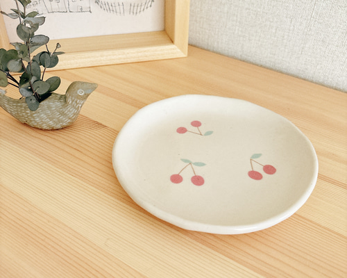 ミルキーなさくらんぼのお皿 小皿 ココロ店 通販 17767949｜Creema