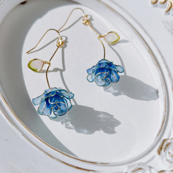 ディップアート ピアス イヤリング 《海の中のオーロラクラゲ