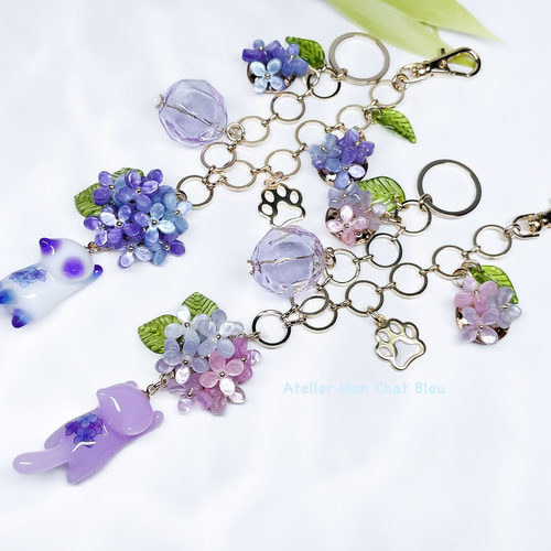 紫陽花追っかけねこのバッグチャーム パープル×ピンク×ブルー バッグ
