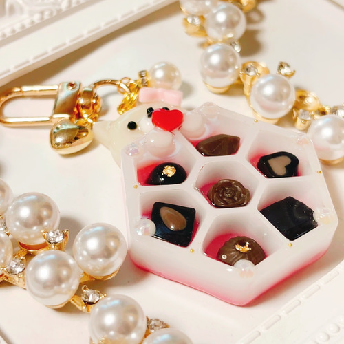 ねこちゃんのチョコBOX◇シャカシャカキーホルダー シェイカー レジン