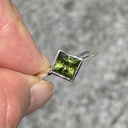 ペリドット扇形リング 六角形ペリドットリング スターリングシルバー カテドラル