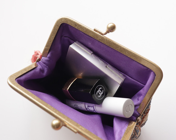 インド刺繍リボンと牛革レザー　 がま口ミニ財布・小物入れ　Beige&platinum 5枚目の画像