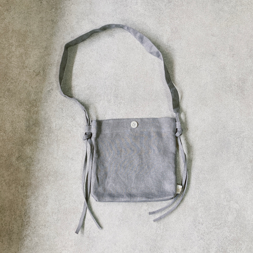 リネンの2wayバッグ サコッシュ ショルダーバッグ 白蝶貝ボタン 長さ