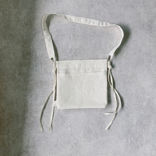 リネンの2wayバッグ サコッシュ ショルダーバッグ 白蝶貝ボタン 長さ