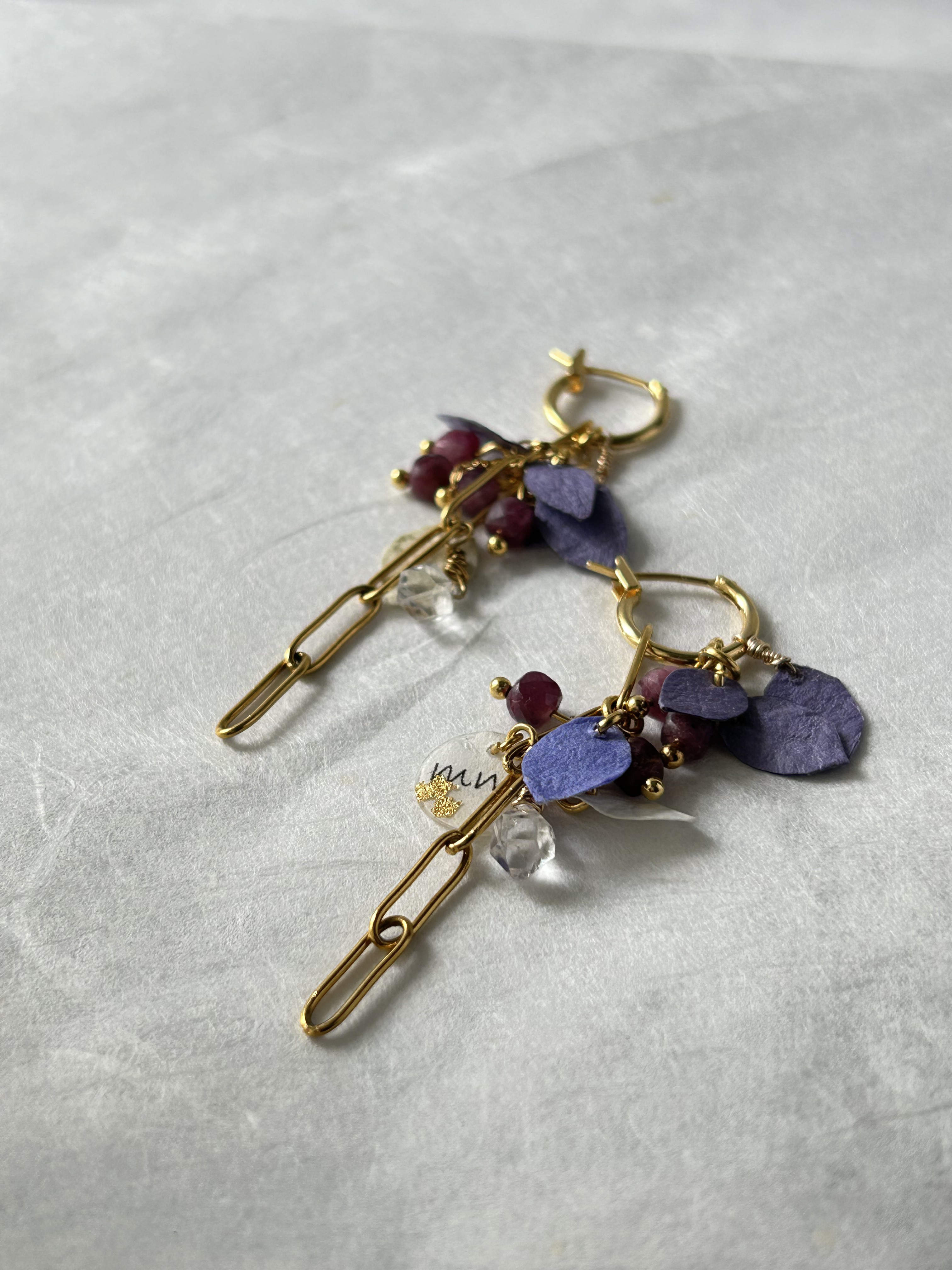 【送料無料】和紙 ピアス 軽い 紫 揺れる ロング　サージカルステンレス　アレルギー対応