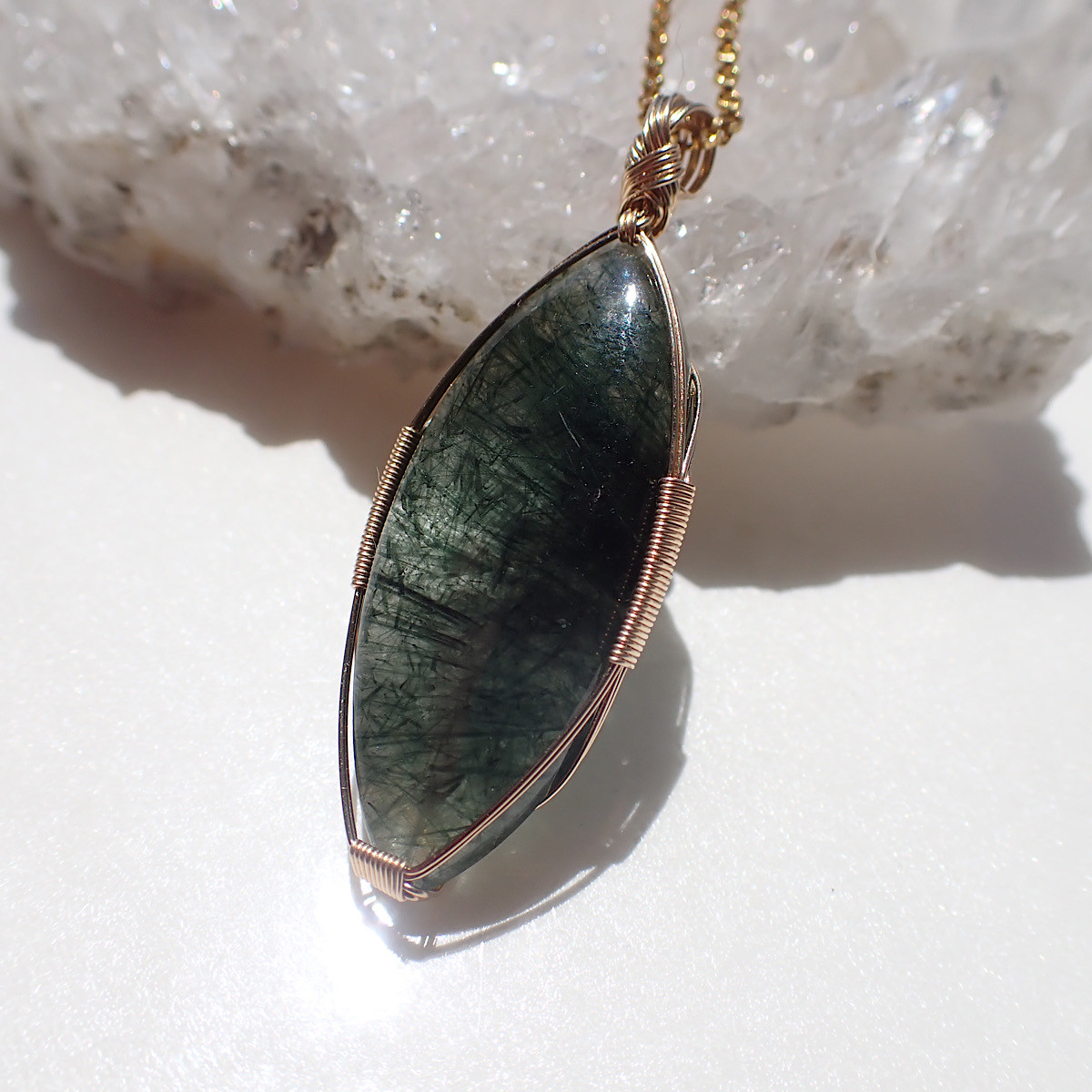 女神巻き®︎アクチノライトインクオーツのペンダントトップ