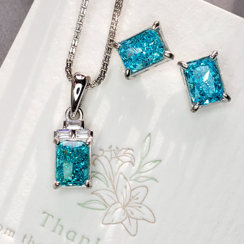 パライバトルマリンとラズライトのペンダント 数量限定 「スプラッシュ・フラワー」パライバトルマリン ペンダント