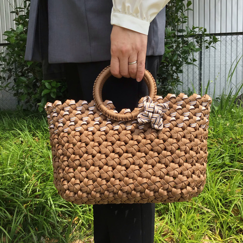 クラフトテープで作った山葡萄風花結び編みかごバッグ3点