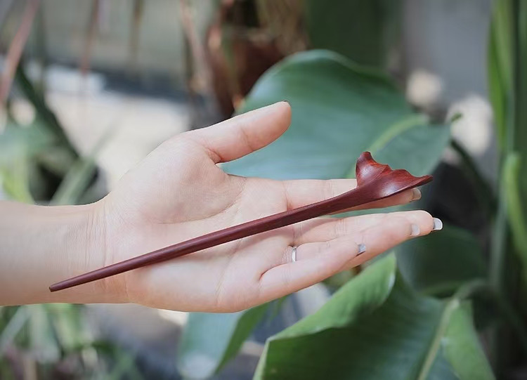 ハンドメイド かんざし 手作り 魚 木簪 コートジボワールの紫檀 マジェステ 和装髪飾り ヘアアクセサリー 恋人 誕生日