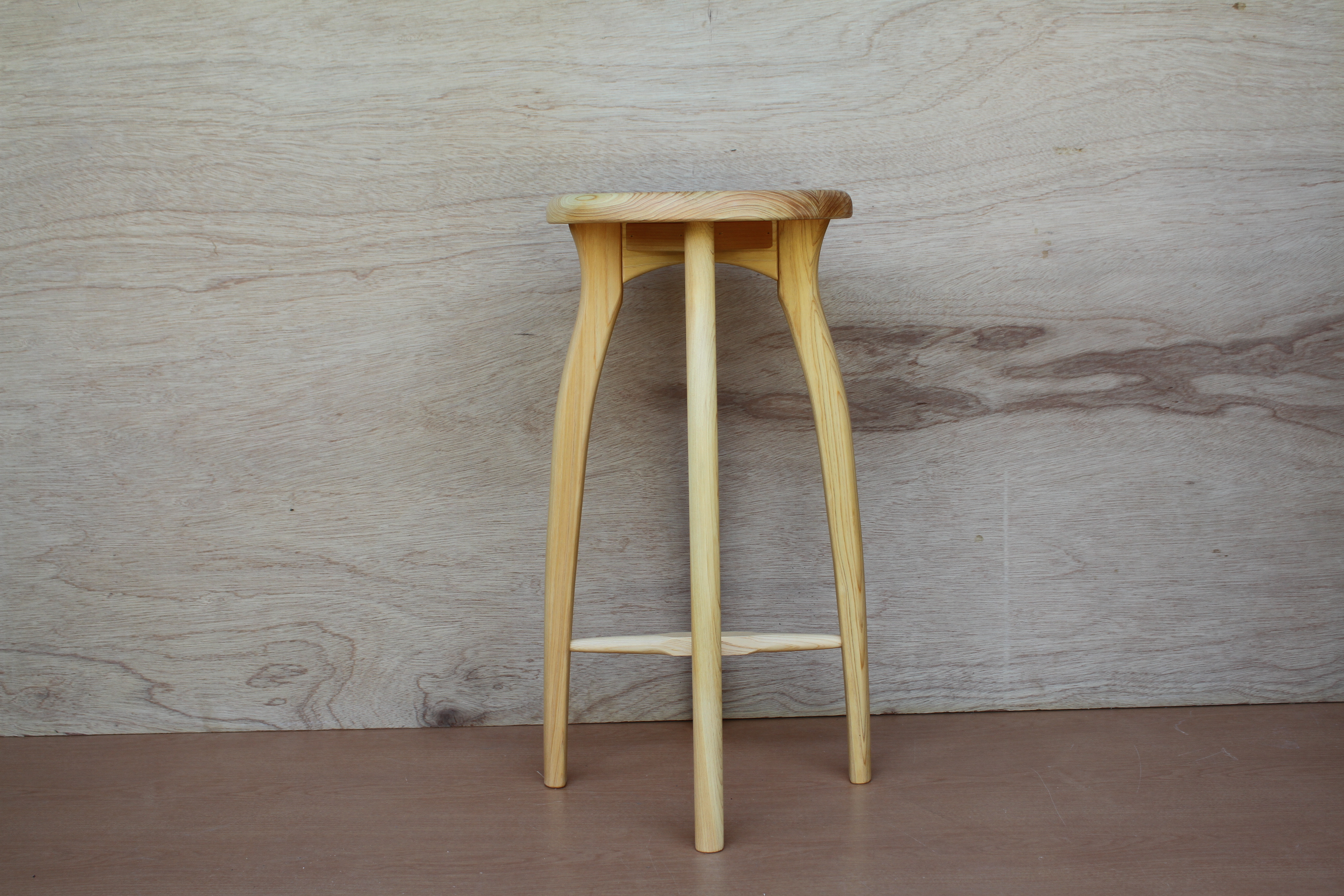 キッチンスツールR・ヒノキ材