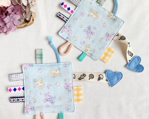 【訳あり】カシャカシャおもちゃ　タグハンカチ　知育玩具 訳あり】カシャカシャおもちゃ タグハンカチ 知育玩具 - メルカリ