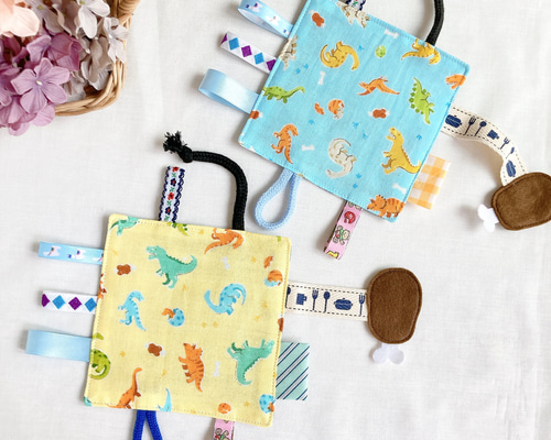 【訳あり】カシャカシャおもちゃ　タグハンカチ　知育玩具 訳あり】カシャカシャおもちゃ タグハンカチ 知育玩具 - メルカリ