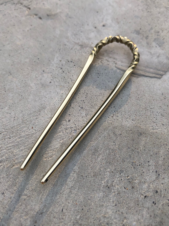 brass curved pattern small hair stick かんざし ヘアスティック 受注生産品 2枚目の画像