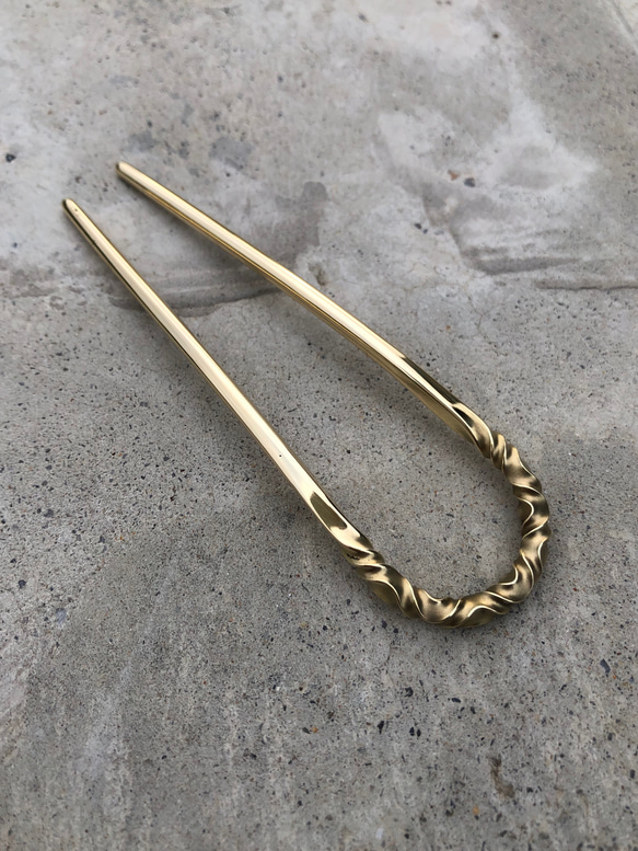 brass curved pattern small hair stick かんざし ヘアスティック 受注生産品 4枚目の画像
