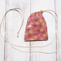 首から下げられる、巾着袋－お守り袋・桜とうさぎ・ピンク・鍵袋 4枚目の画像