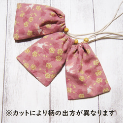 首から下げられる、巾着袋－お守り袋・桜とうさぎ・ピンク・鍵袋 3枚目の画像