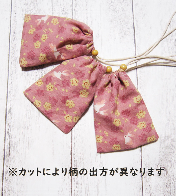 首から下げられる、巾着袋－お守り袋・桜とうさぎ・ピンク・鍵袋 3枚目の画像