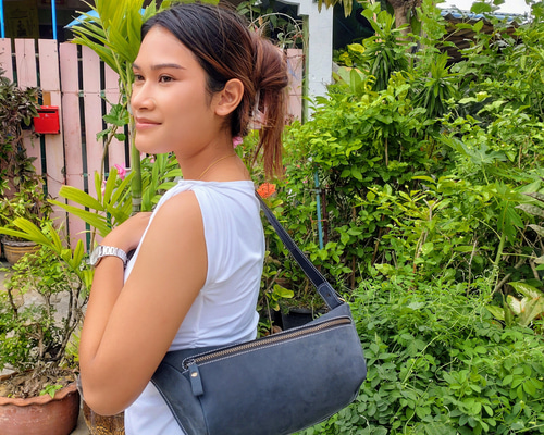 ☆【本革ブライドルレザー】☆Lサイズ☆男女兼用☆シンプル☆ボディ