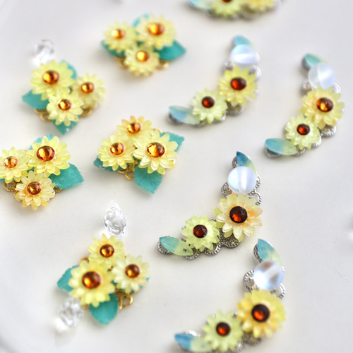 夜の向日葵（ひまわり）と月のネックレス ピアス/イヤリングセット