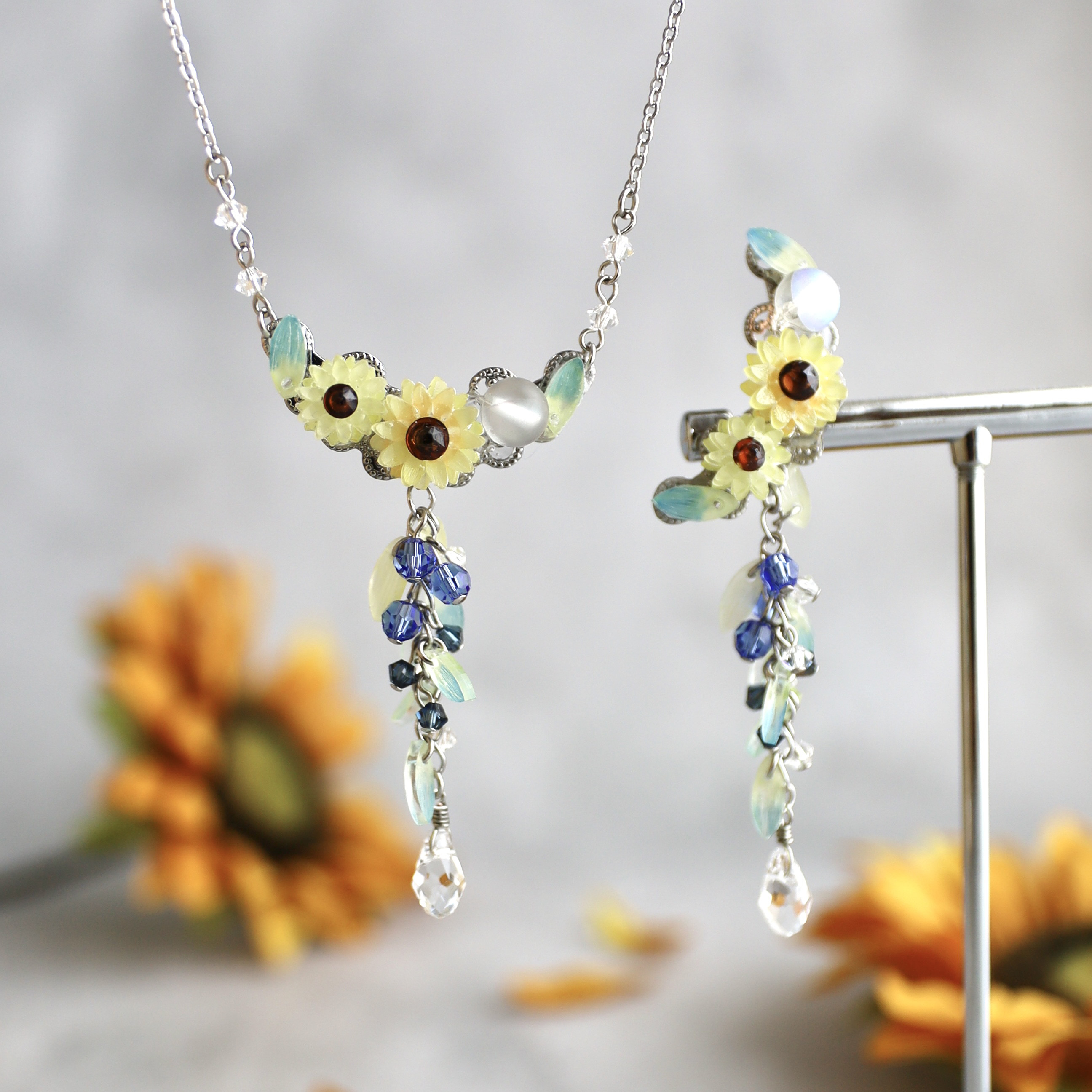 夜の向日葵（ひまわり）と月のネックレス　ピアス/イヤリングセット