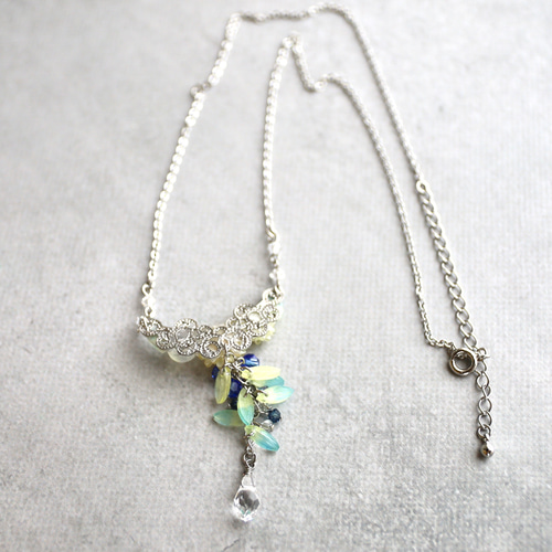 夜の向日葵（ひまわり）と月のネックレス ピアス/イヤリング