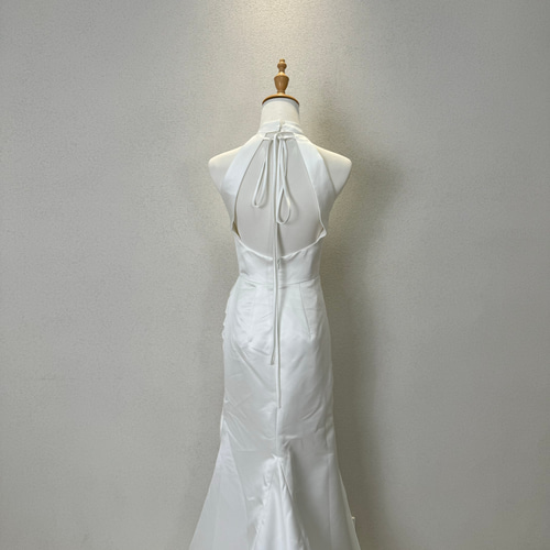 買わないと損！ホルターネック袖なし背中見せ マーメイドド パーティー