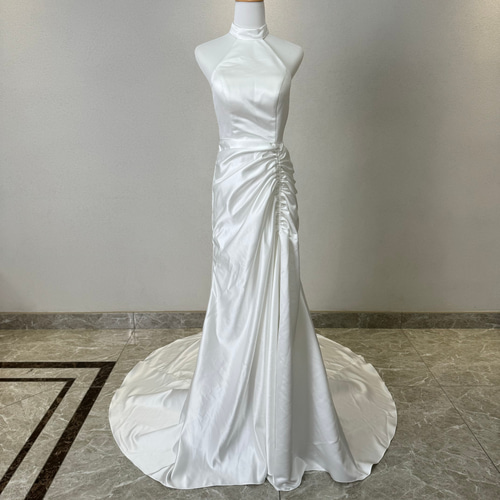 買わないと損！ホルターネック袖なし背中見せ マーメイドド パーティー