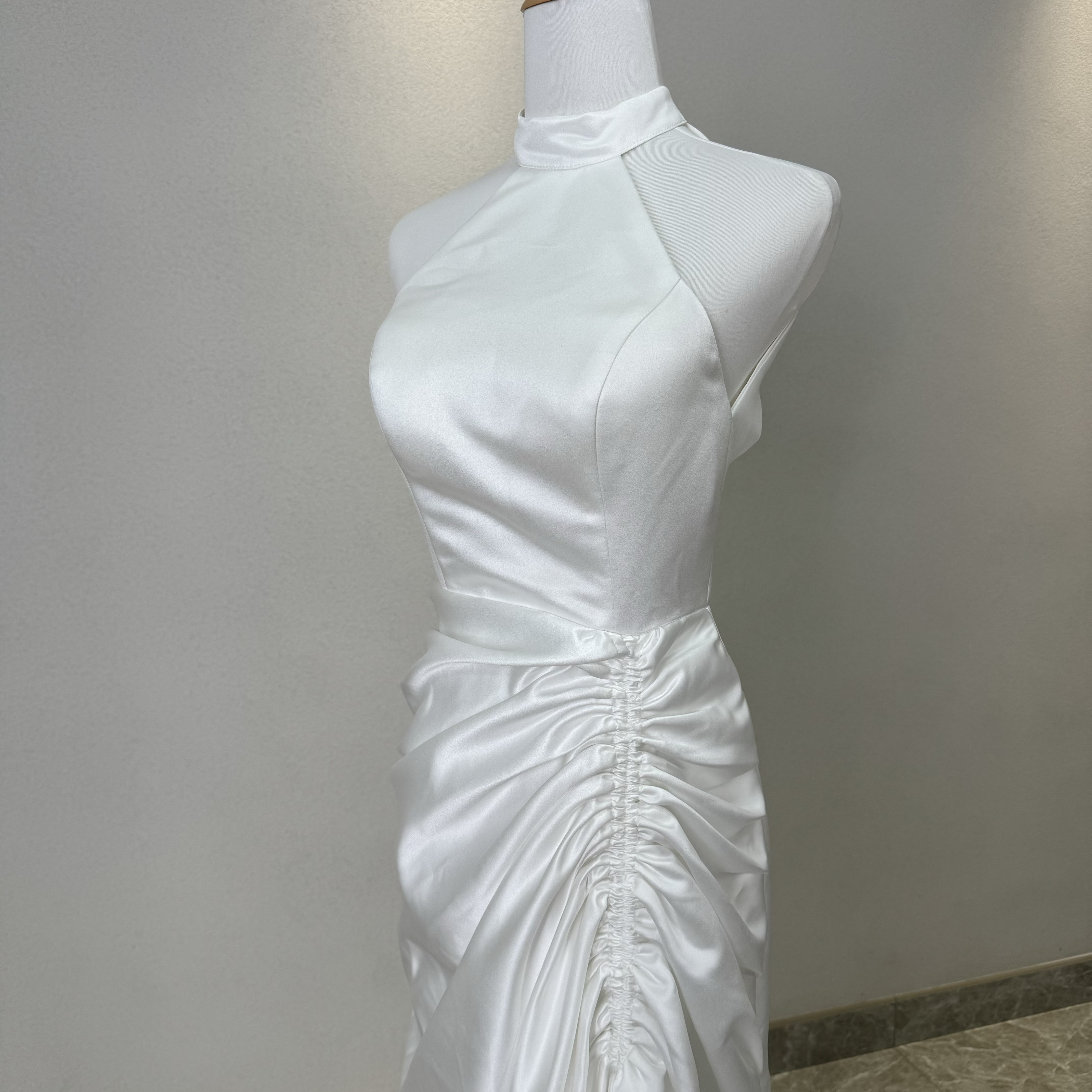 買わないと損！ホルターネック袖なし背中見せ　マーメイドド　パーティードレス前撮り/写真撮影/結婚式お呼ばれ二次会/披露宴