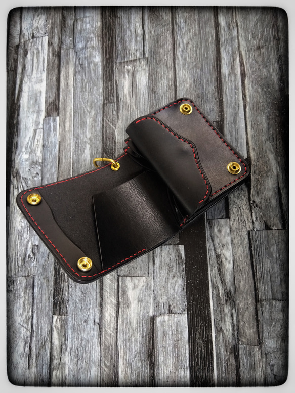 収納たくさんお札折らずに収納できる無骨な手染めミドルトラッカー