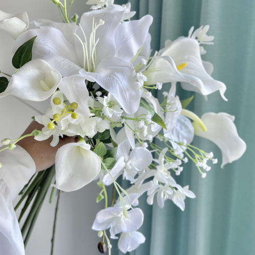 カサブランカリリー胡蝶蘭カラーリリーのブーケ ウェディング