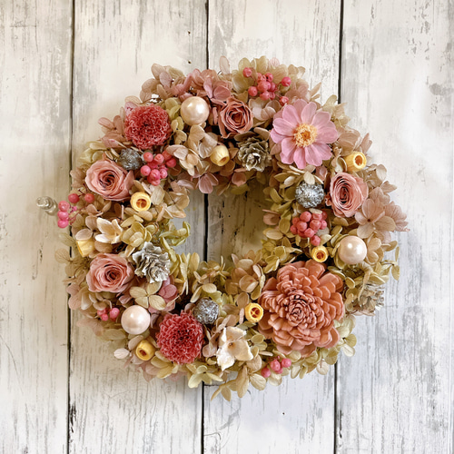 花々と紫陽花のナチュラルリース