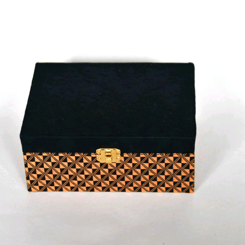 カルトナージュ】カレン族の布で作るジュエリーボックス 無印良品