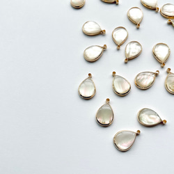 【4個】シェル風雫チャーム 1枚目の画像