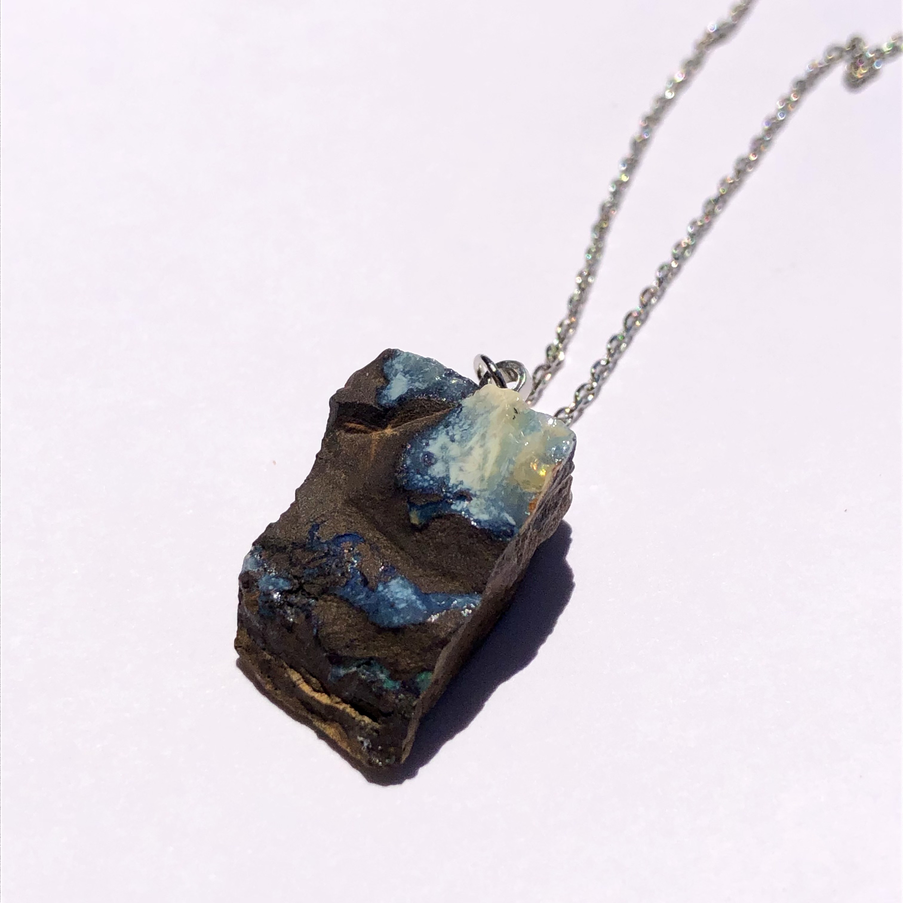 【一点もの】 ボルダーオパール 原石 ロングネックレス 鉱物 天然石 ハンドメイド アクセサリー (No.2612)
